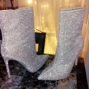 Queen of Attention!!! BLINGED Out size 9